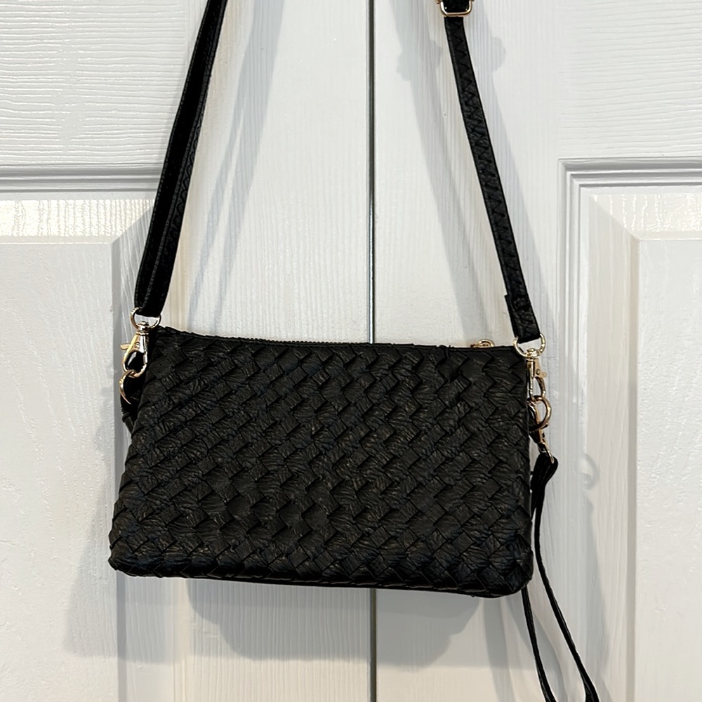 Crossbody/wristlet bag